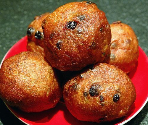 Oliebollen, buñuelos tradicionales holandeses.